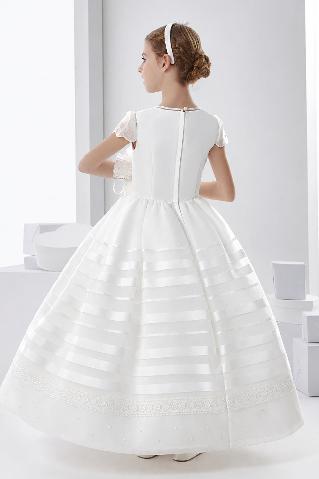 Scalloped Short Sleeve Ball Gown Organza First Communion Dress With Beading And Flower